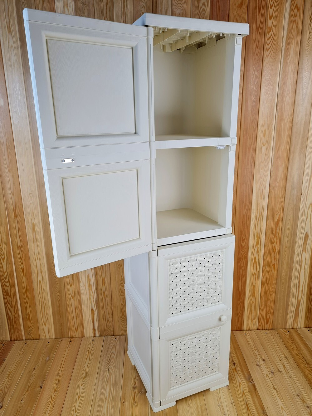 Шкаф высокий, с усиленными рёбрами жёсткости "УЮТ", 40,5х42х161,5 h, 2 дверцы. Цвет: Бежевый (Слоновая кость). Арт: Э-046-Б