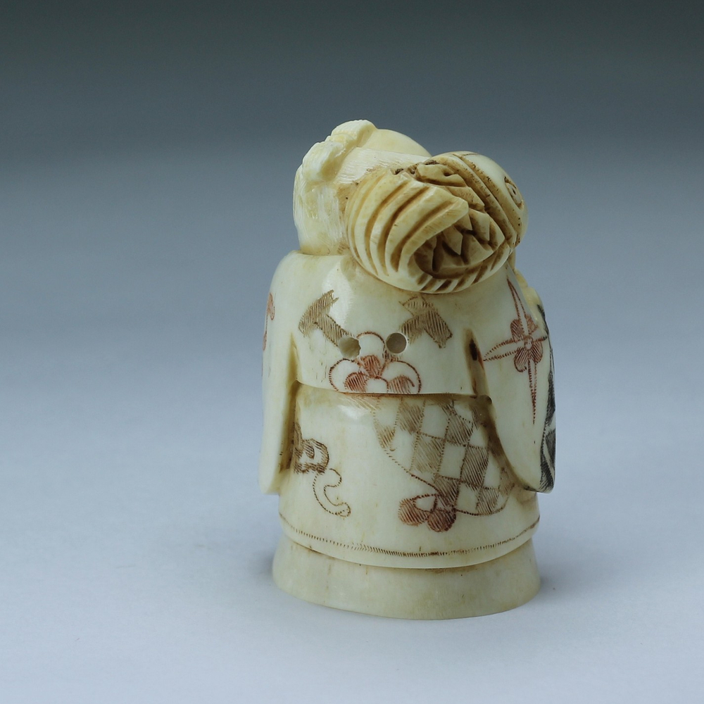 Нэцкэ Дзюродзин с рыбой на плече старый