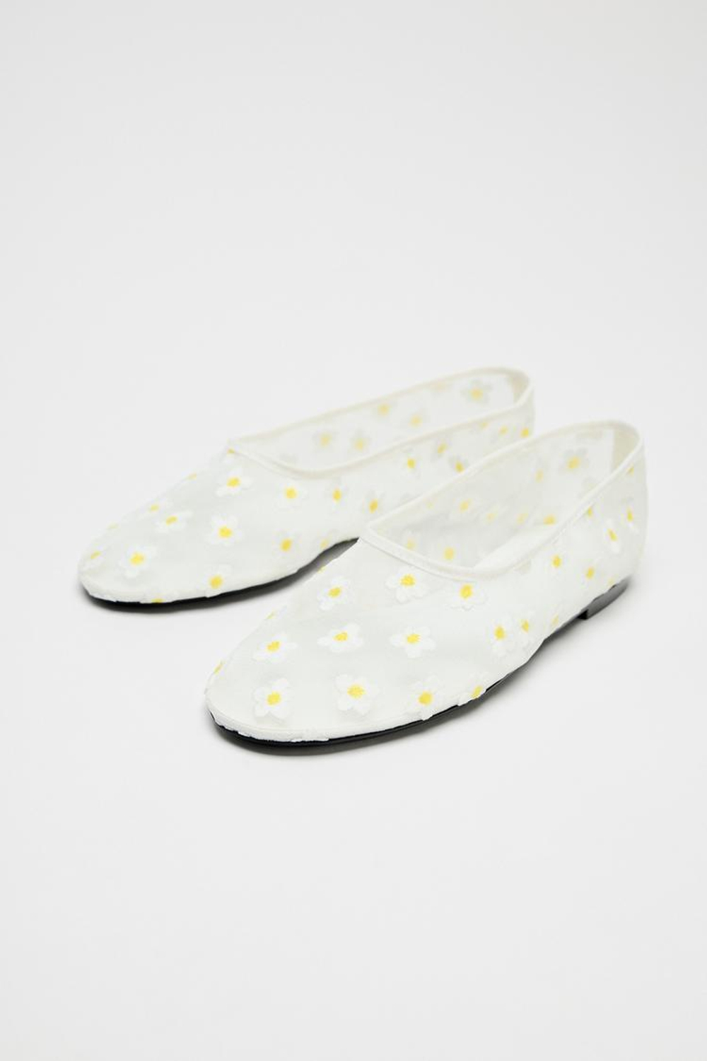 ZARA БАЛЕТКИ ИЗ СЕТЧАТОЙ ТКАНИ С ЦВЕТОЧНЫМИ ДЕТАЛЯМИ "РОМАШКА", БЕЛЫЙ