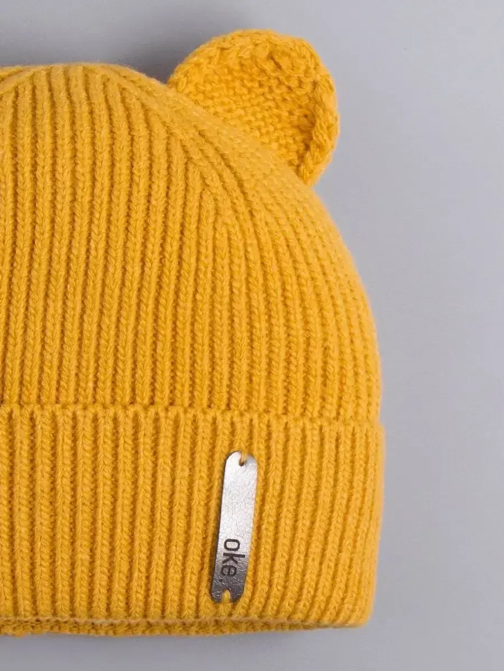 Шапка вязаная демисезонная с ушками