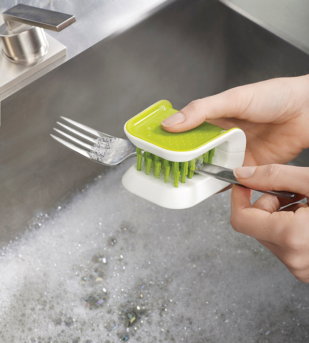 Щетка для столовых приборов и ножей BladeBrush серая, Joseph Joseph