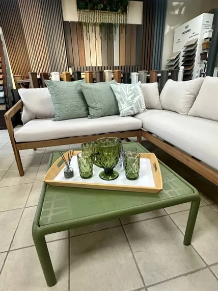 Комплект деревянной мебели Nara из массива акации