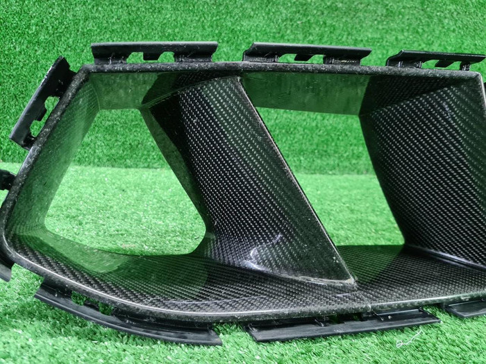 Накладка переднего бампера правая BMW M3 G80 (2020-н.в.)