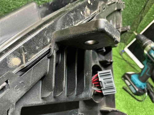 Фара правая Geely Tugella (2019-2024) LED