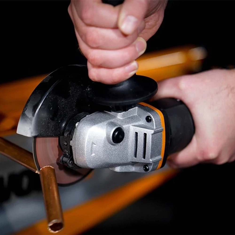 WORX WX803 аккумуляторная угловая шлифмашина (1 x 4 Ач, 1 x 2 Ач, ЗУ)