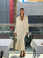 Платье макси в молочном цвете