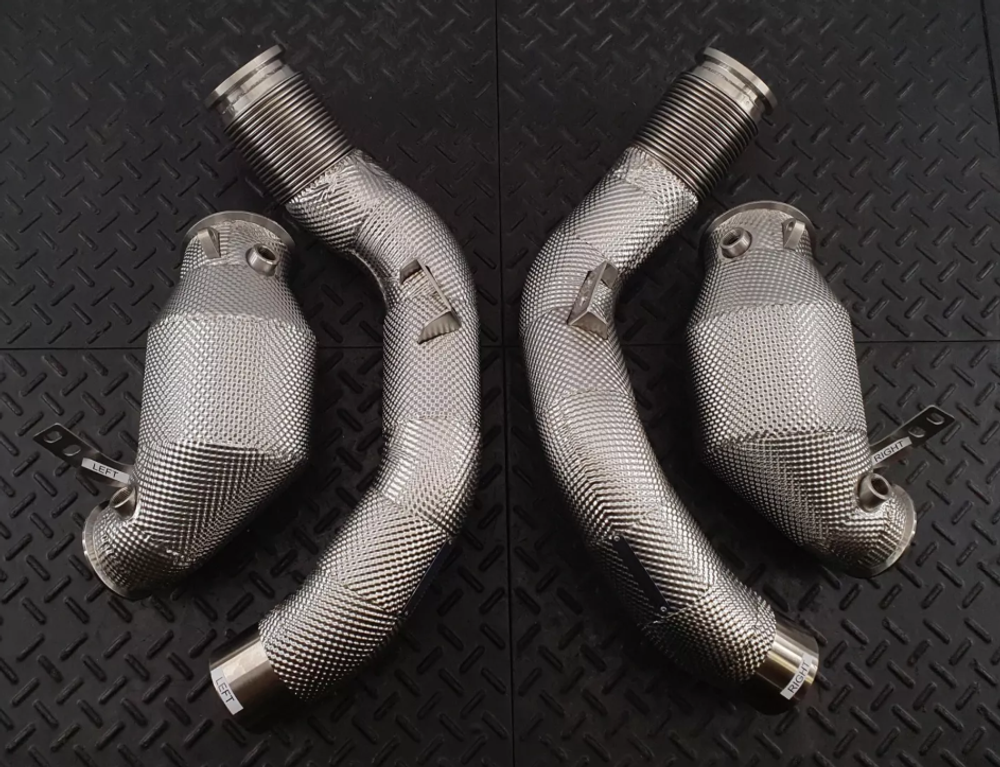 RedStar Exhaust Приемные трубы (Downpipes) спорт-кат HJS HD 130мм с термозащитой BMW X5M F95 / X6M F96 (S63)