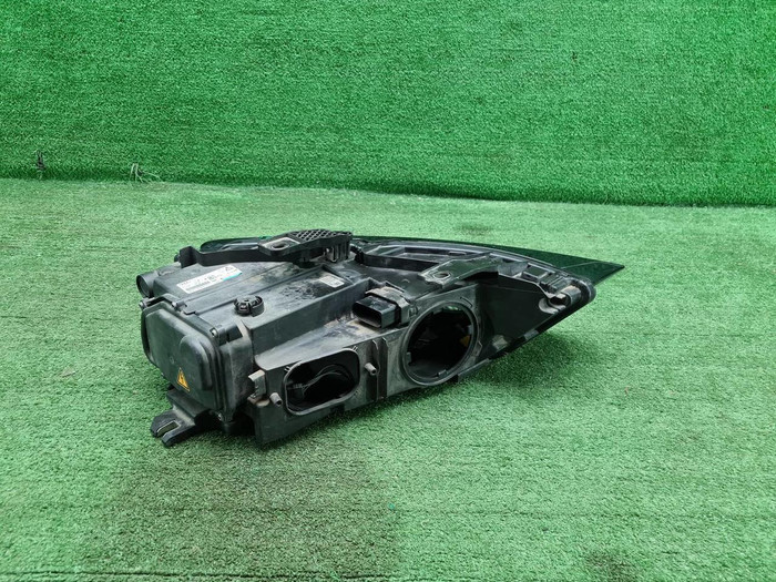 Фара левая Audi Q3 1 8U (2014-2018) ксенон