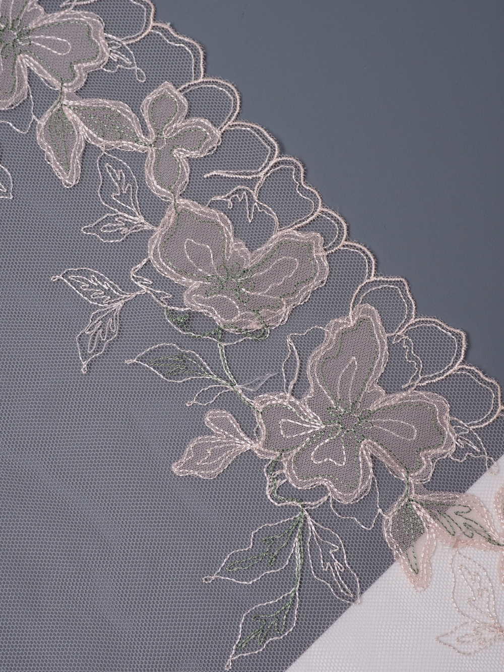 Вышивка на сетке светлая пудра с хаки ширина 16 см (2 стороны)