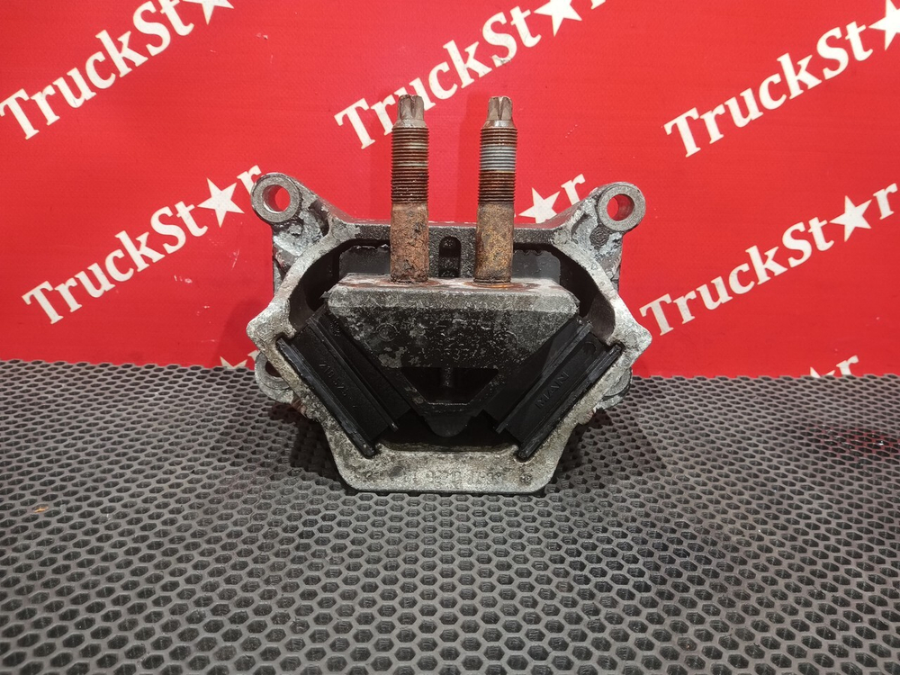 Подушка двигателя задняя