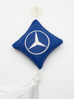 Ромб объемный на присоске MERCEDES (экокожа, синий, белая вышивка, кисть)