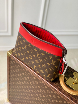 Louis Vuitton Pochette Voyage Souple