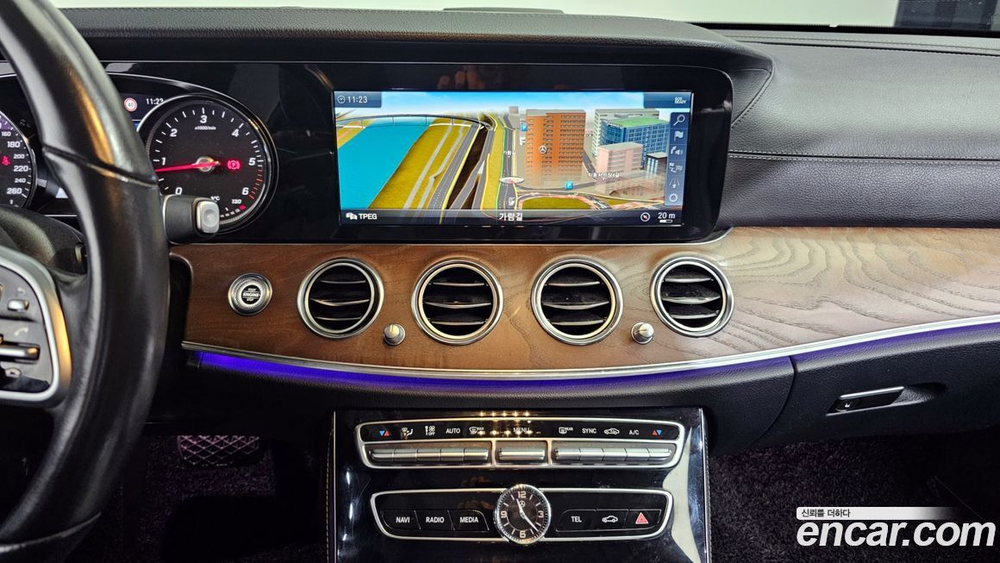 Mercedes-Benz E-Class W213 E220d Exclusive (08.2019)