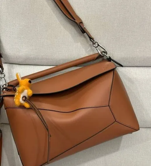 Сумка Loewe Puzzle Edge bag in classic calfskin