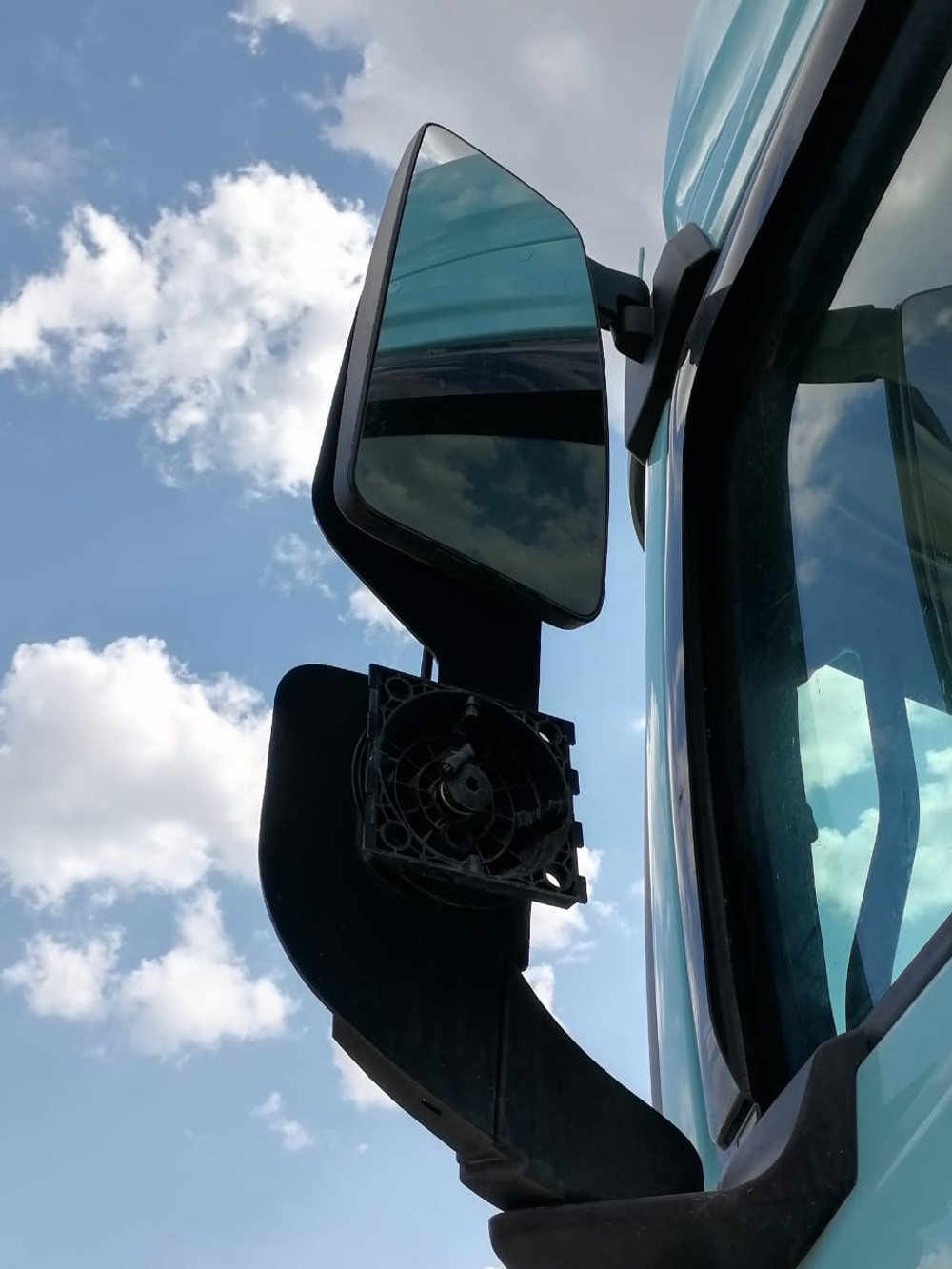 Shacman (Shaanxi) SX* 4x2 Седельный тягач SX4188YY381 (Дизельный, 12,5 л, 473 л.с., МТ)
