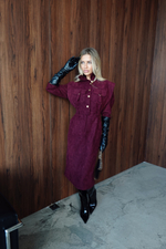 Платье из спандекса с акцентными плечами и карманами