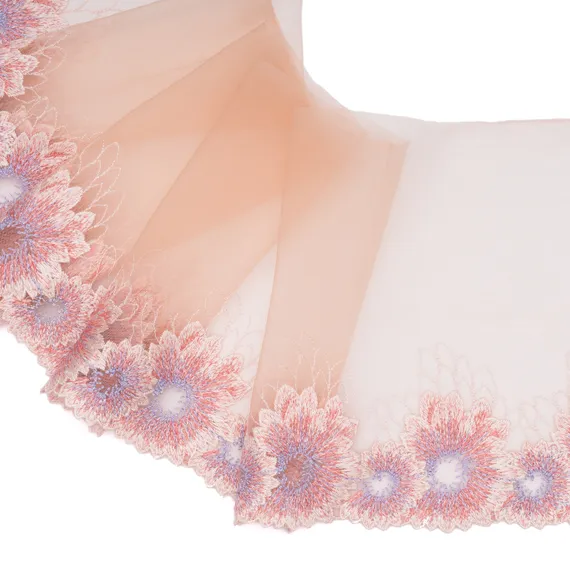 Вышивка на сетке персик/цветы (левая) 18 см