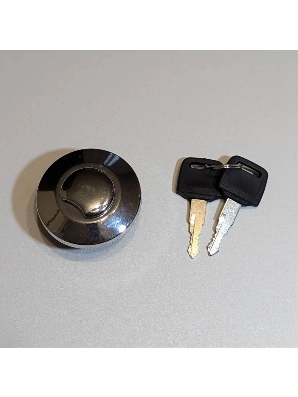 - Пробка бензобака Delta с ключом