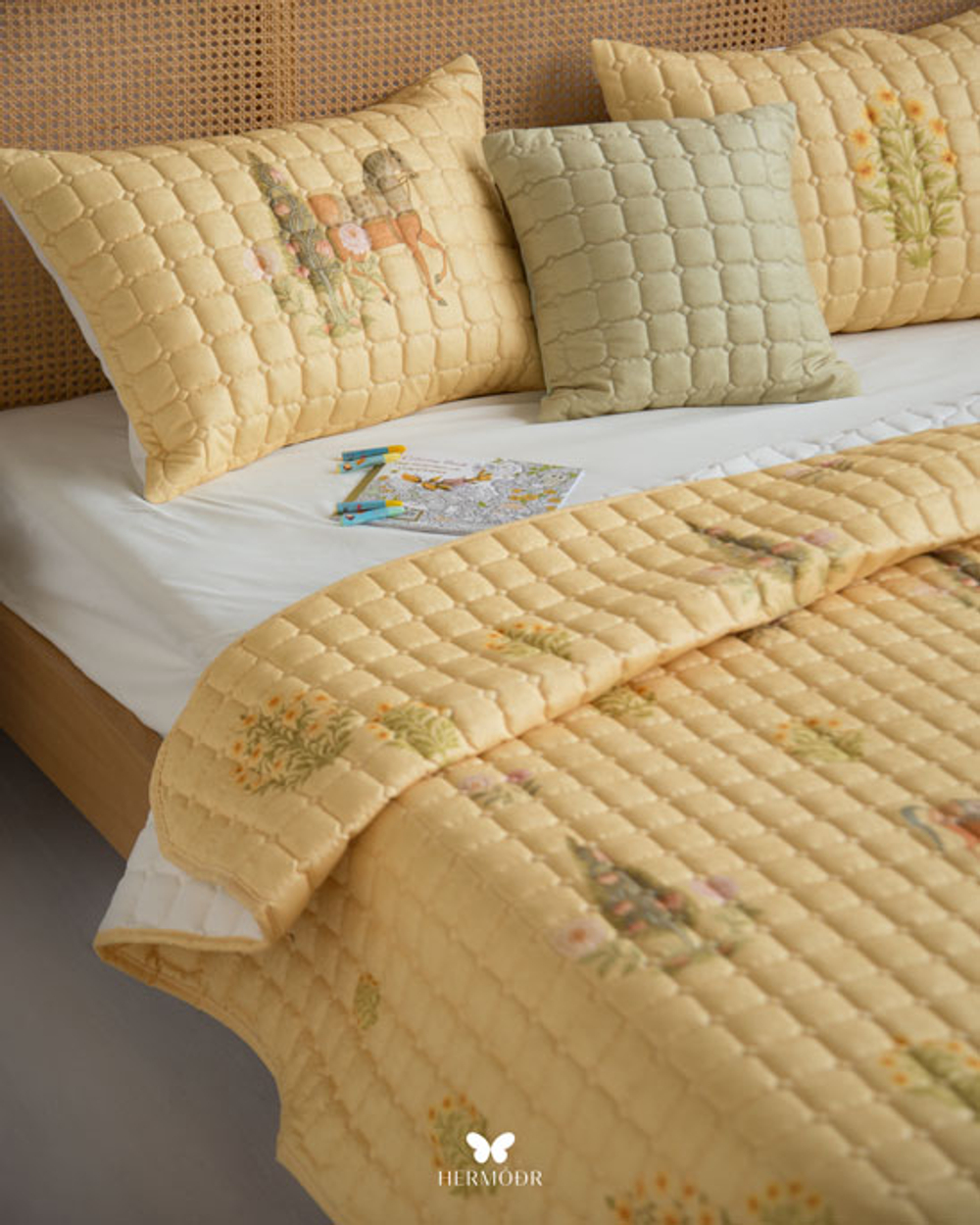 Комплект стеганного покрывала и 3 наволочек Soufiyan Tuscany Yellow Hermodr 130220310 Иран