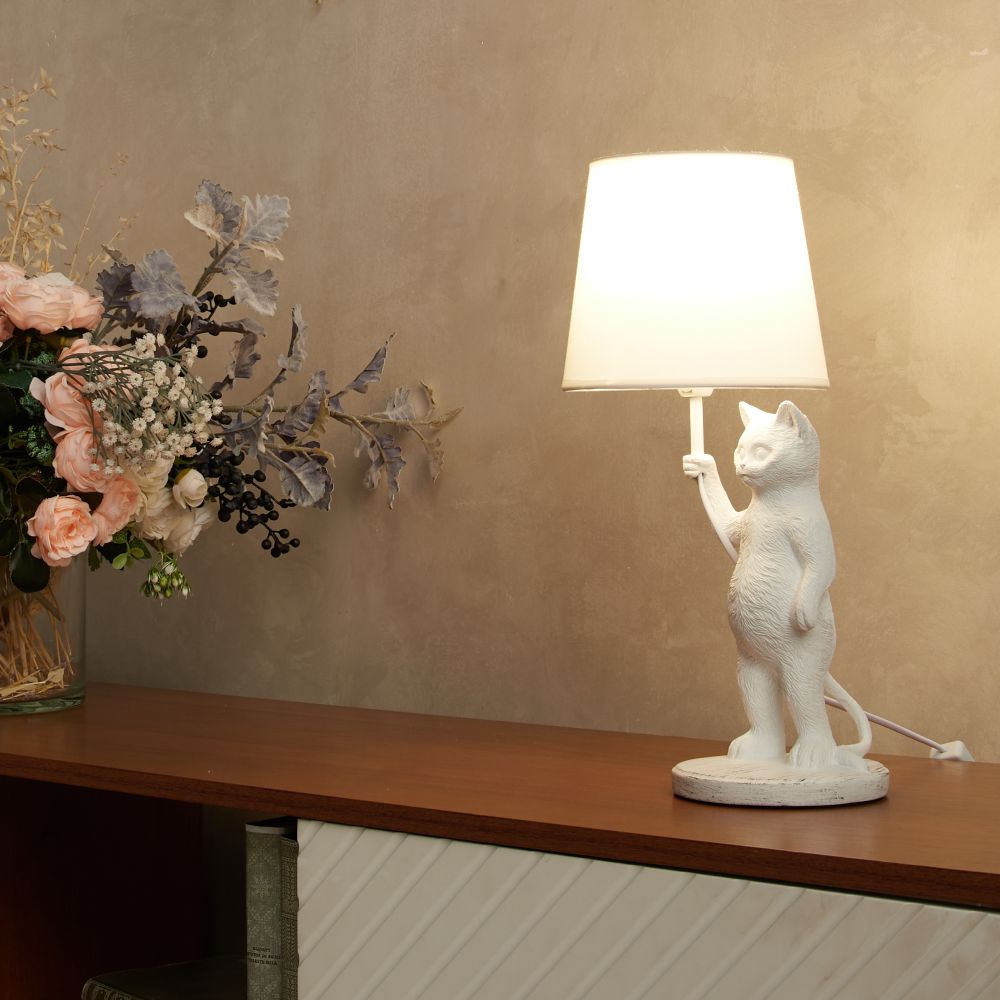 UML-B465 E14 WHITE Светильник настольный декоративный Кот. под лампу Е14. 40W. Механический выключатель. Белый. ТМ Uniel