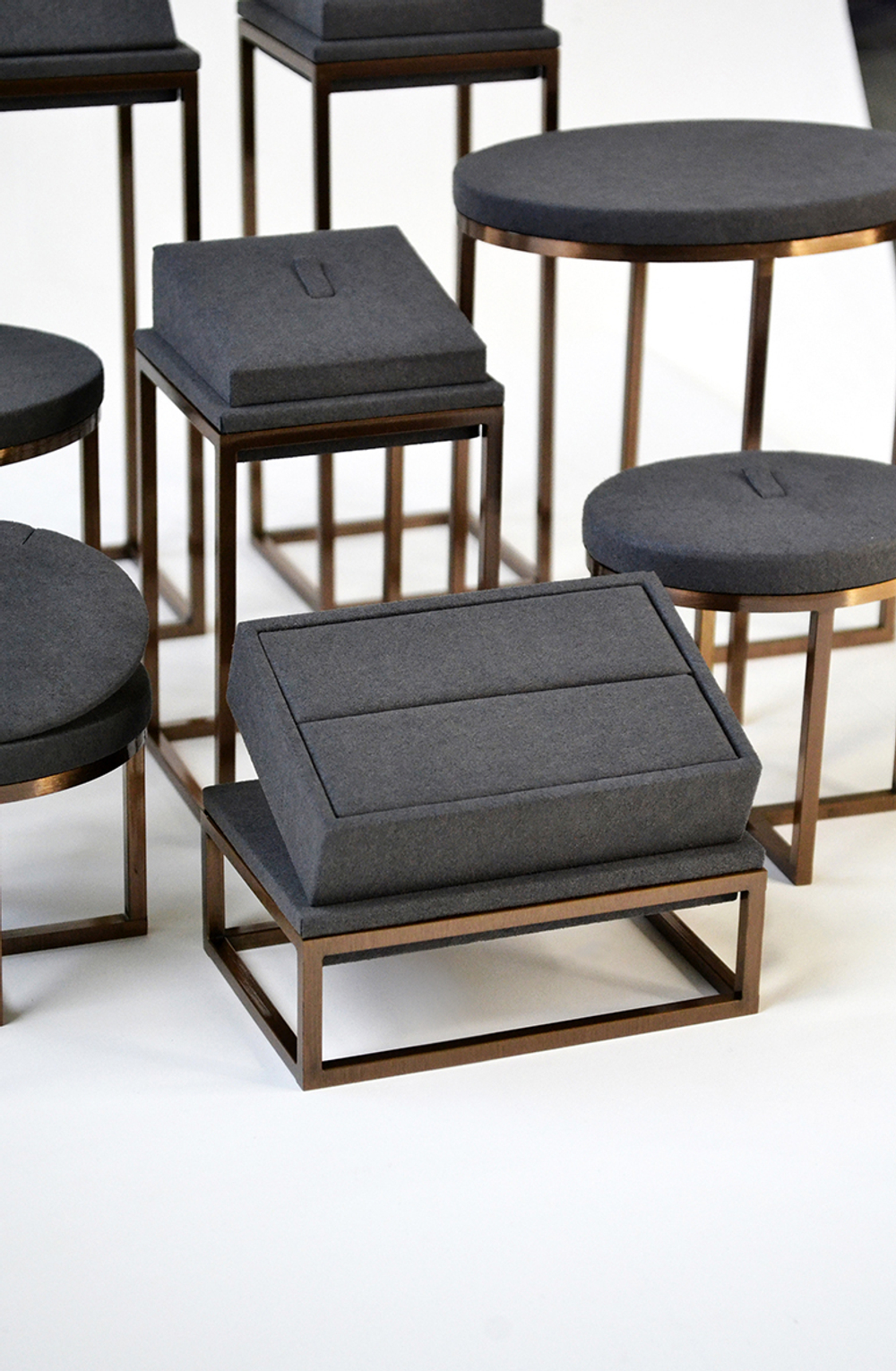 Комплект демонстрационного оборудования 547010-ЗГМБ (Замша ГРАФИТОВАЯ/Металл БРОНЗА )