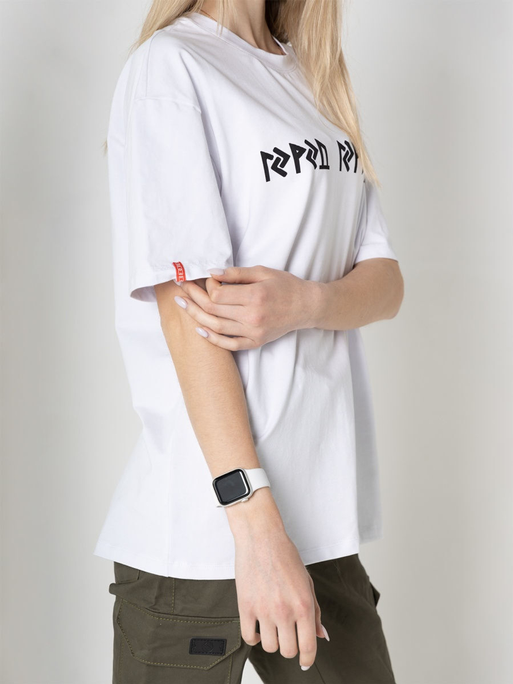 Футболка руны женская Город Горький белая