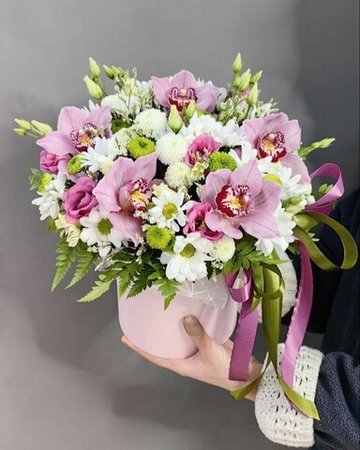 Композиция с 5 розовыми орхидеями