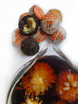 0210к Чай прессованный черный "Пуэр Шу Цзюй Хуа " (сяо то) с белой хризантемой