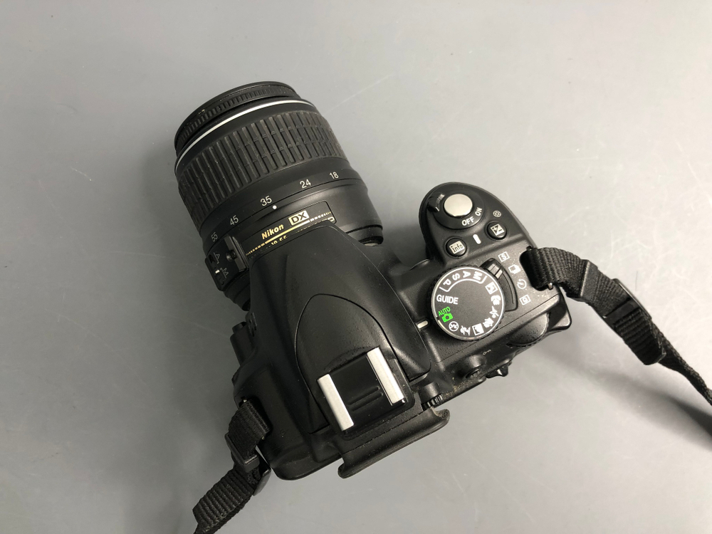 Nikon D3100 kit 18-55mm 3.5-5.6G II ( 8.900 кадров)