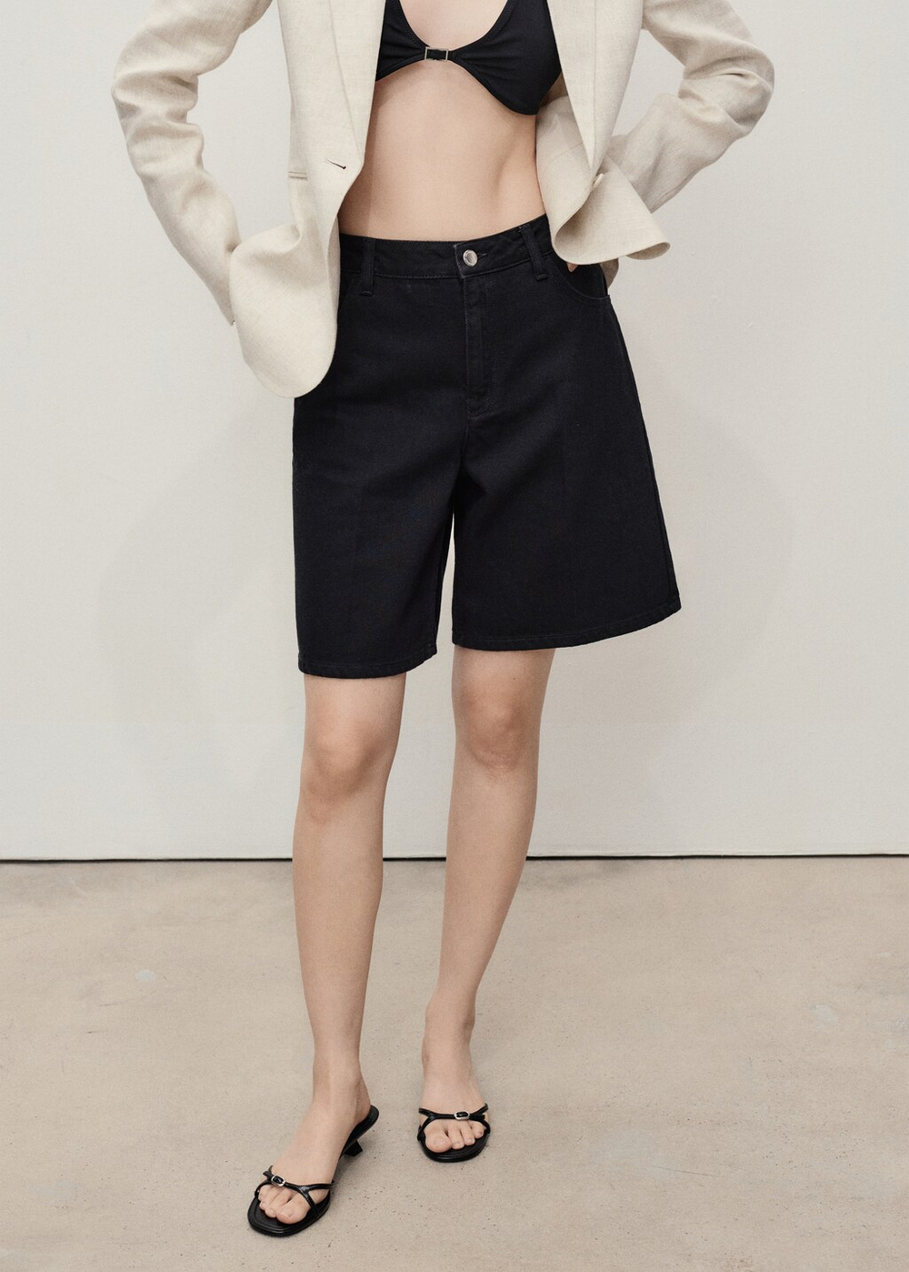 Прямые джинсовые бермуды с высокой посадкой