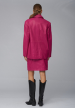 Женская кожаная юбка фуксия с разрезом