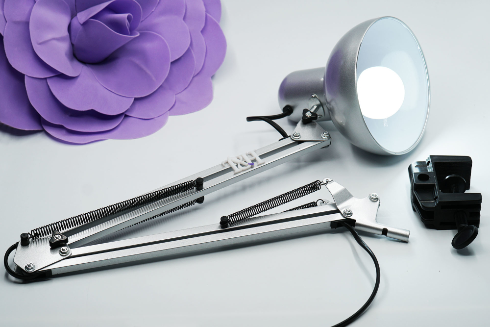 Лампа настольная ТН-800 для косметологических кабинетов (белая) (с лампочкой)