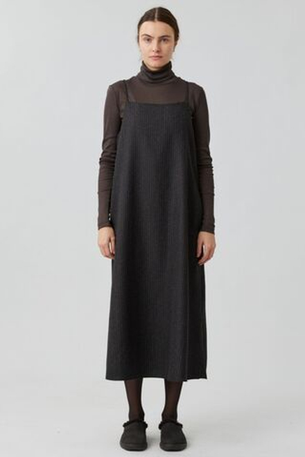 Платье на бретелях в полоску