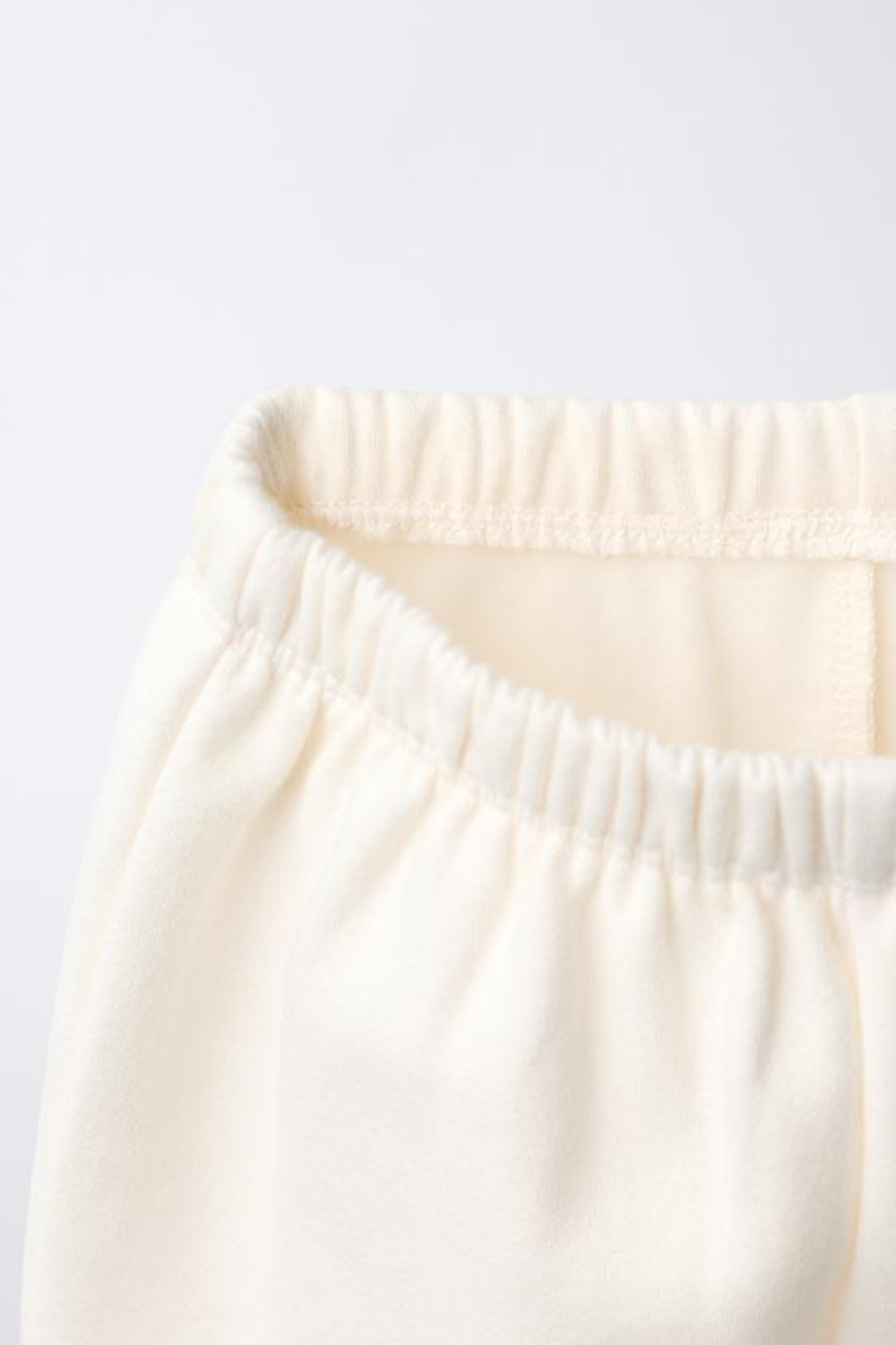 ZARA КОМПЛЕКТ ИЗ ТОЛСТОВКИ И БРЮК С ВЫШИТОЙ НАДПИСЬЮ, СВЕТЛО-БЕЖЕВЫЙ