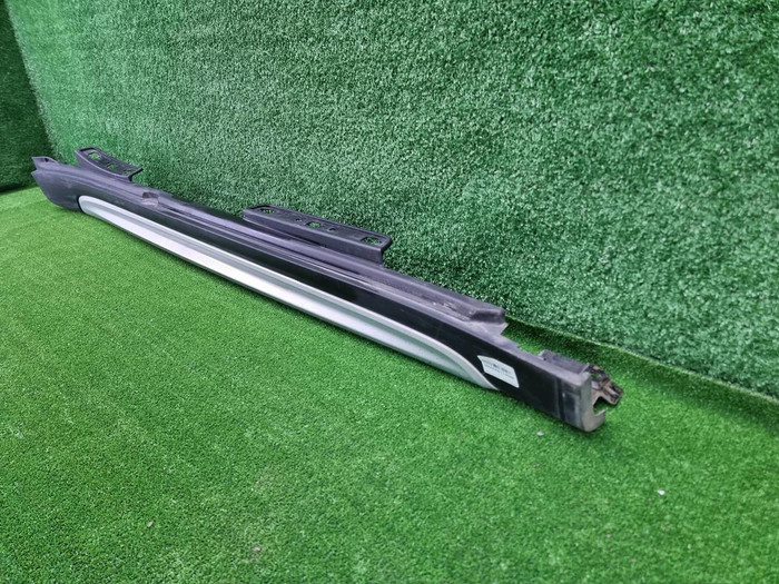 Накладка порога правая Mini Countryman F60 (16-23)