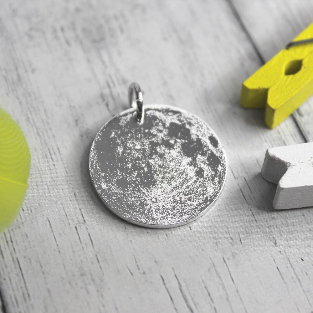Кулон подвеска из серебра Луна с гравировкой на заказ