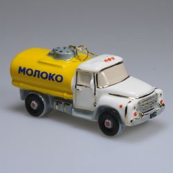 Фарфоровая ёлочная игрушка Цистерна Молоко желтая
