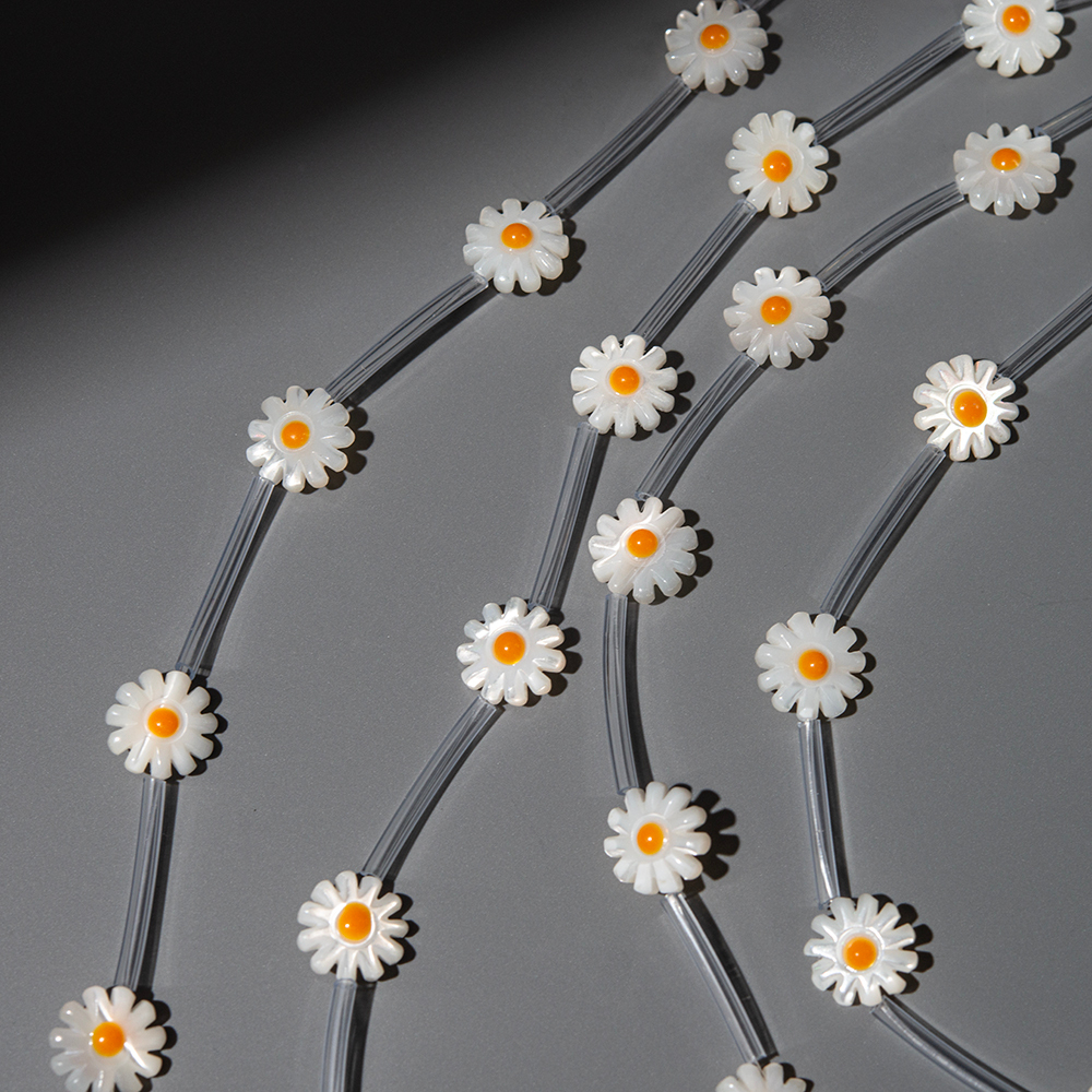 Ромашка из белого перламутра морских ракушек 10мм, сквозное отверстие