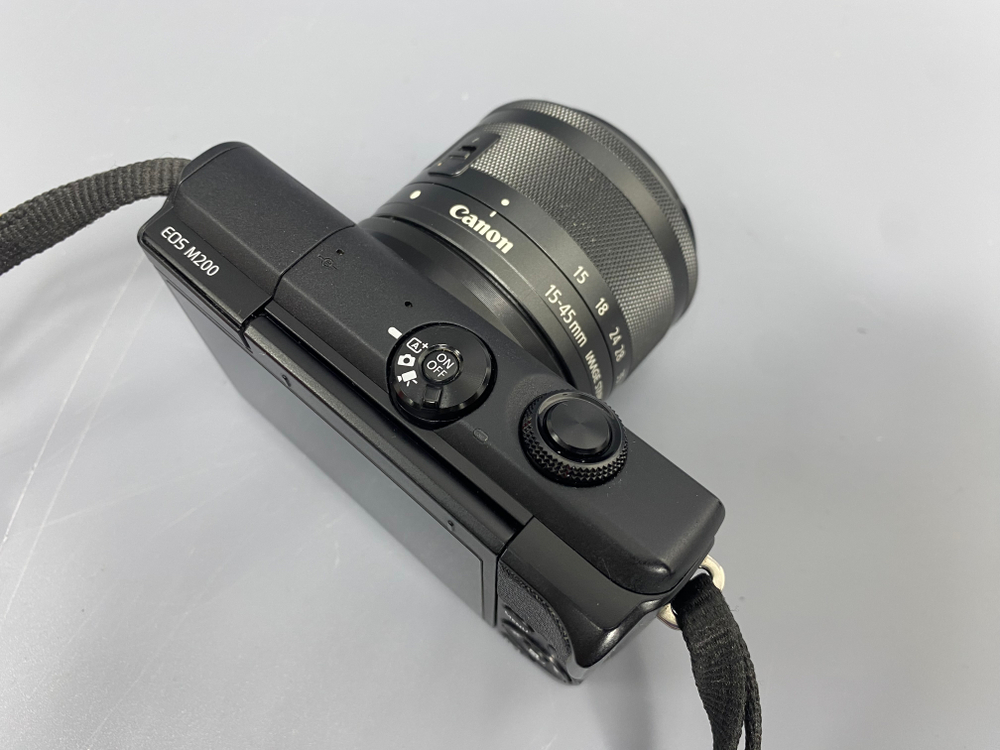 Canon EOS M200 Kit 15-45mm 6000 кадров