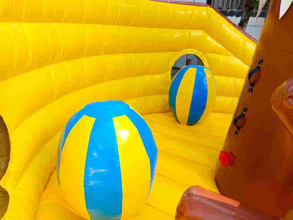 Большой надувной батут-горка "Фрегат-2" 11*5*5 м