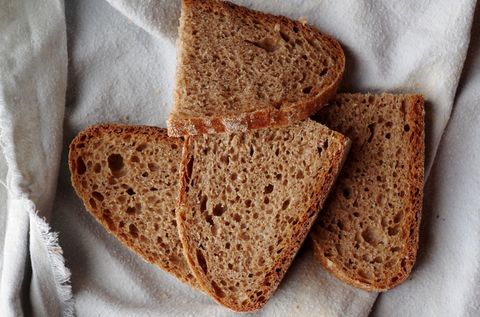 Пшеничный хлеб из домашней цельнозерновой муки