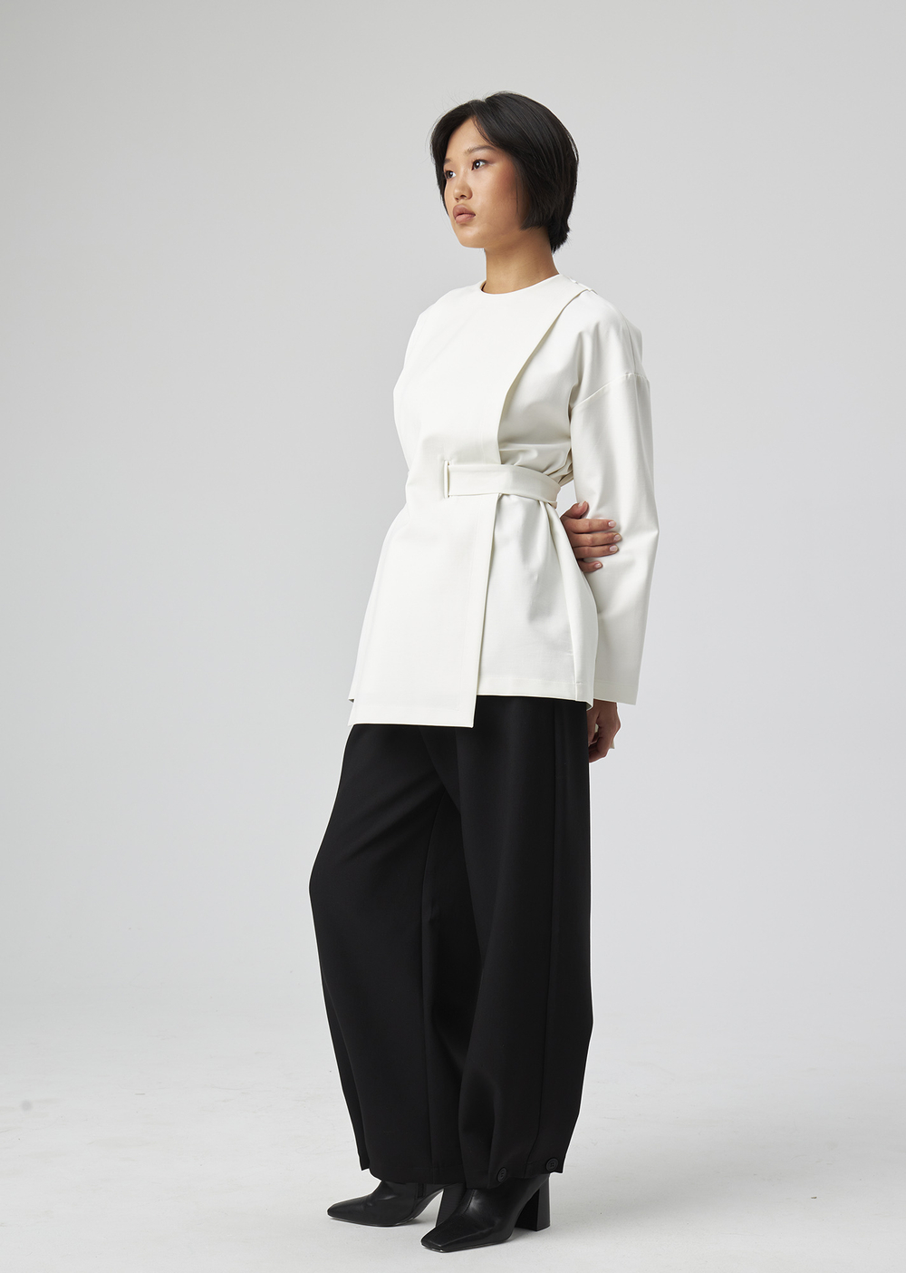 BLOUSE WITH A BELT | XL | WHITE