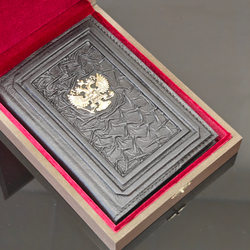 Ежедневник А5 «Герб РФ» №2 (съемная обложка из натуральной кожи) в футляре