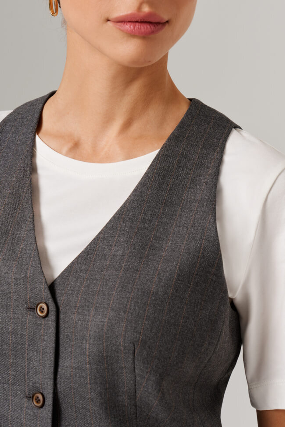 1910 Жилет женский (темно-серый полоска)