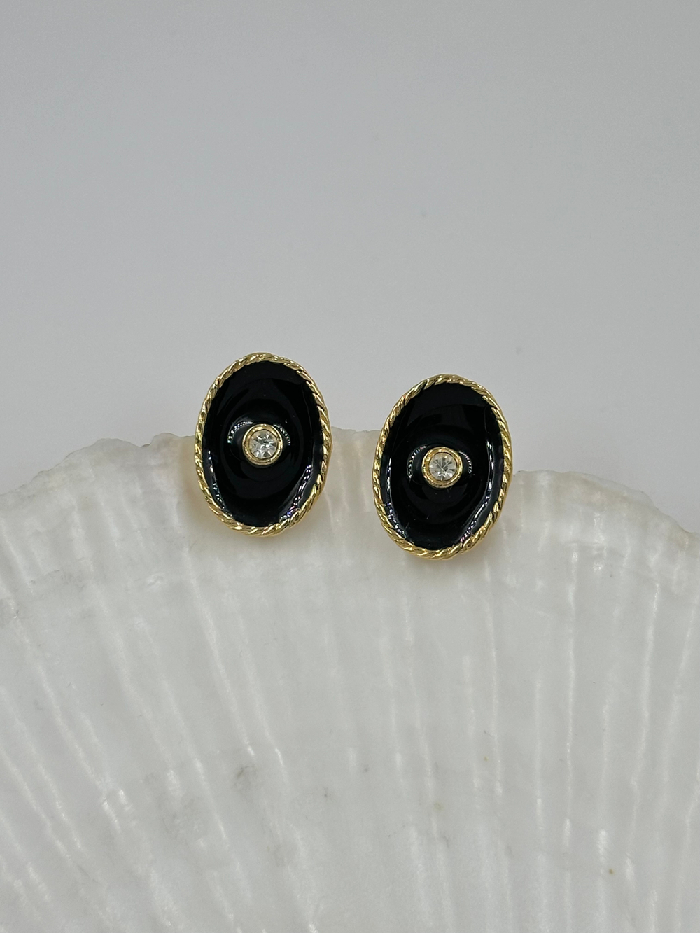 Серьги с чёрной эмалью и кристаллами