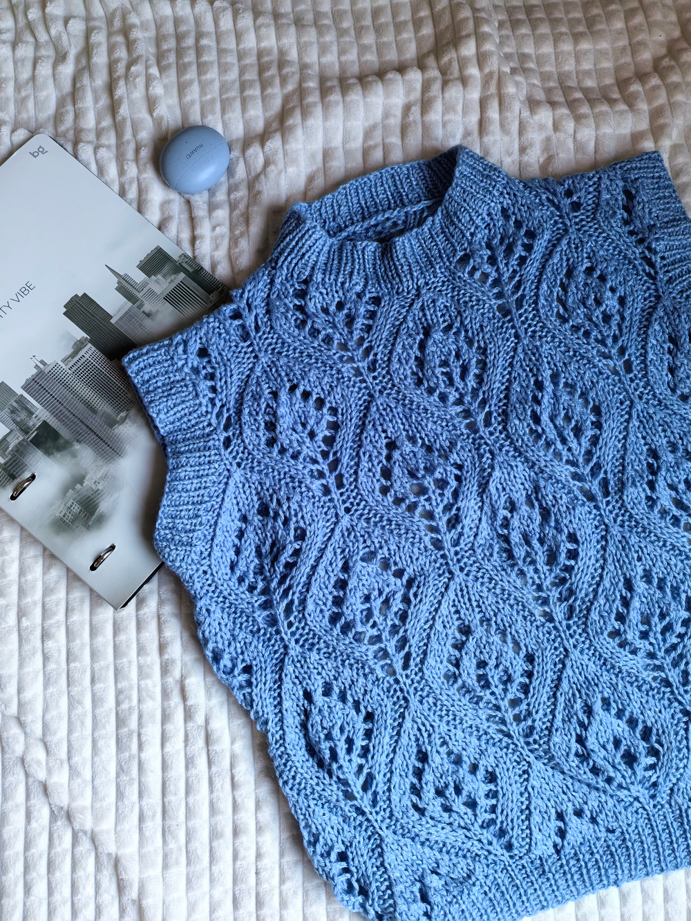 Безрукавка ажурная ручной работы "Тюльпаны"