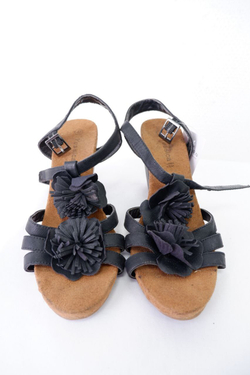 Босоножки Yessica на танкетке 37 размер