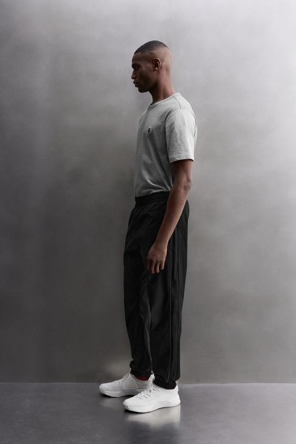 ZARA ДЖОГГЕРЫ ИЗ ВЫСОКОТЕХНОЛОГИЧНОЙ ТКАНИ, ЧЕРНЫЙ