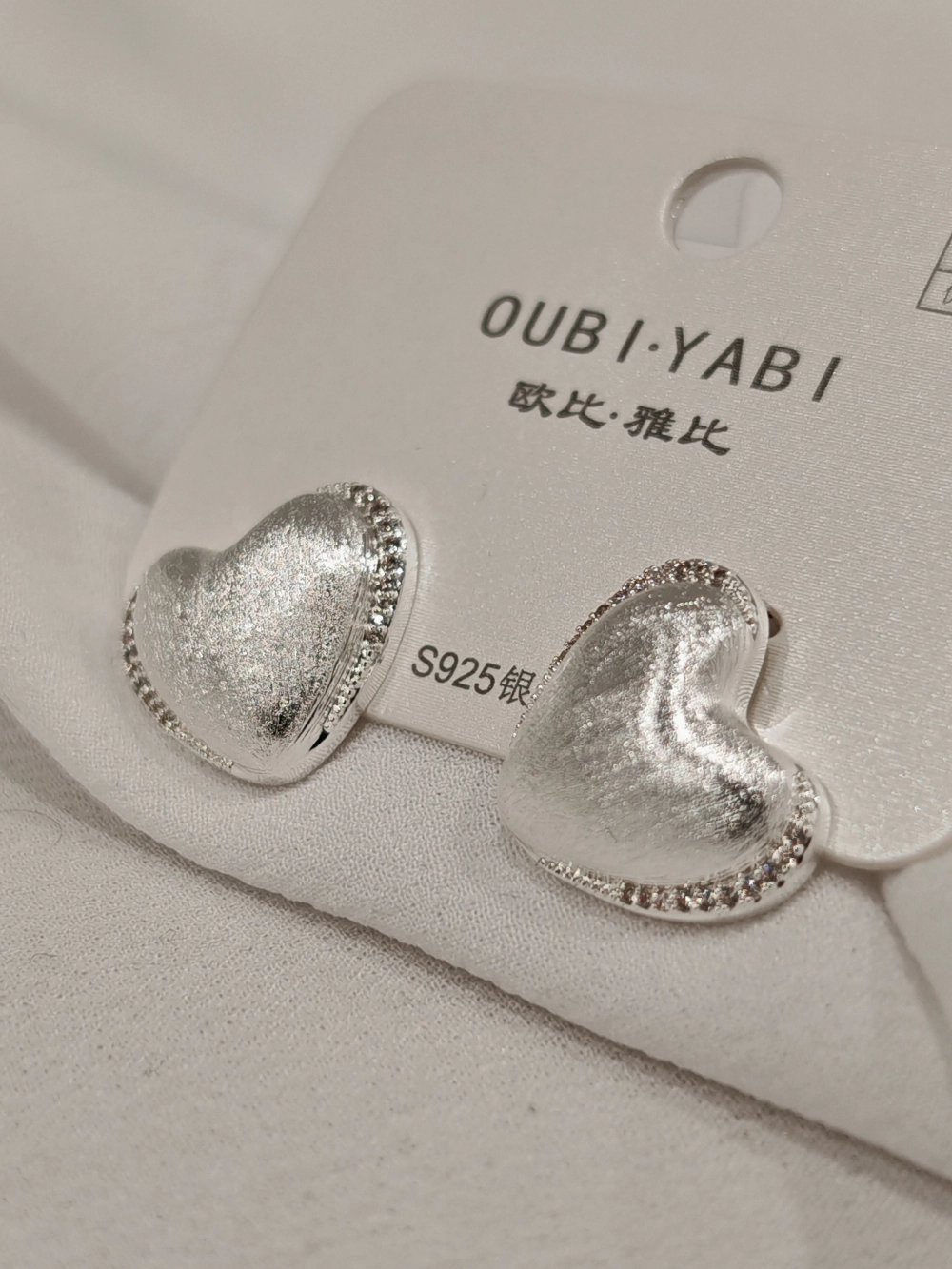 Серьги Oubi Yabi «Бархатное сердце» Silver