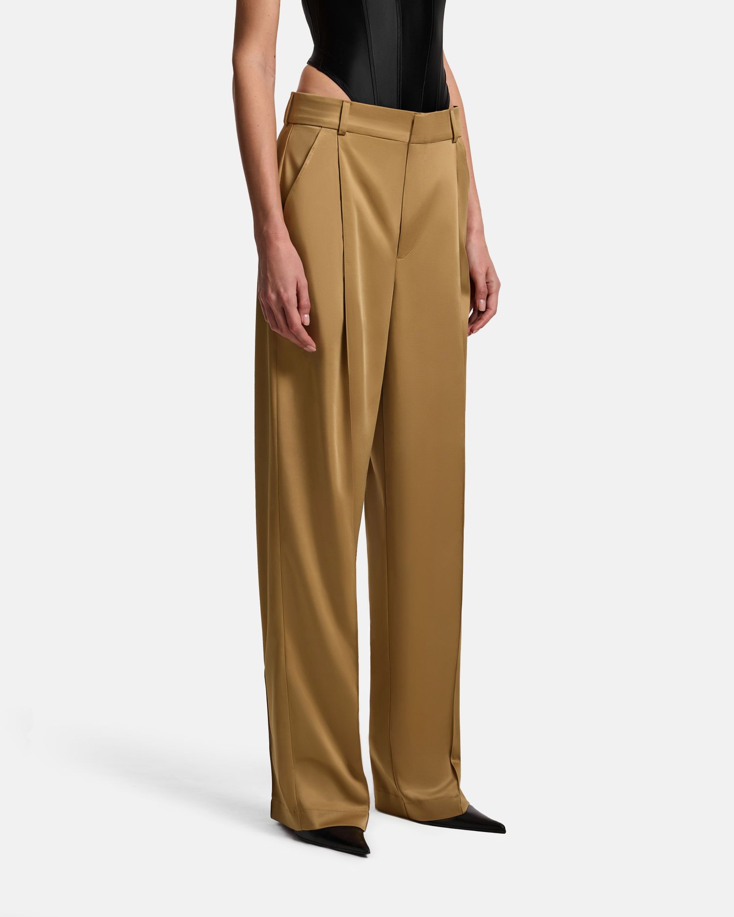 БРЮКИ С ЗАСТРОЧЕННЫМИ СТРЕЛКАМИ